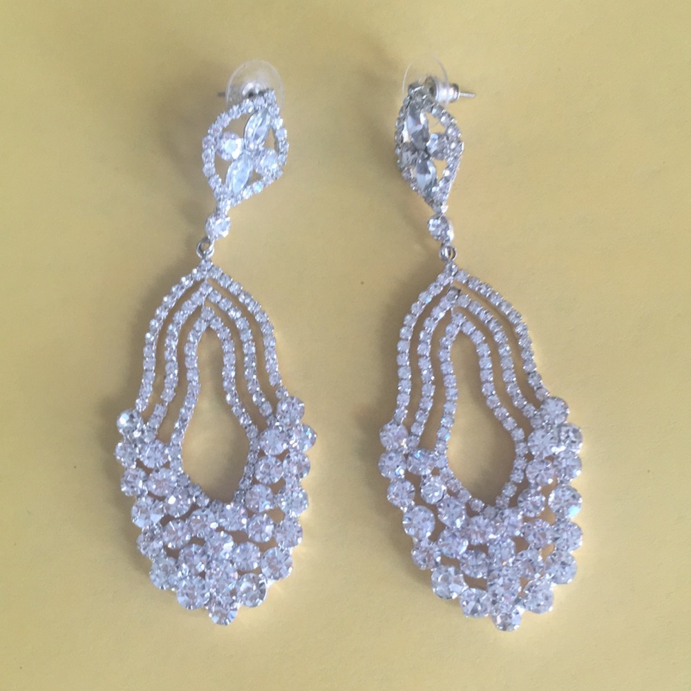 Beautiful Earrings for dinner dresses